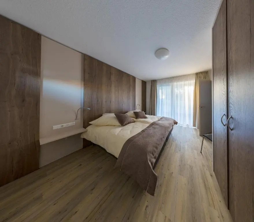 Boarding & HOUSE T24