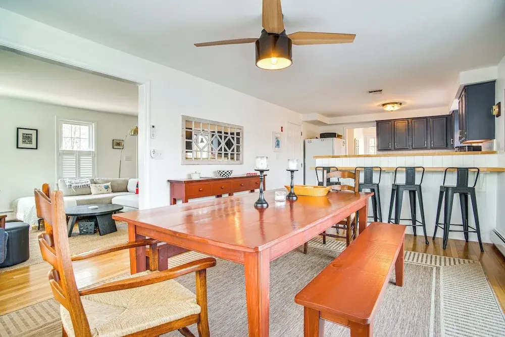 1 Mi to Sand! Mid-cape Chatham w/ Furnished Deck