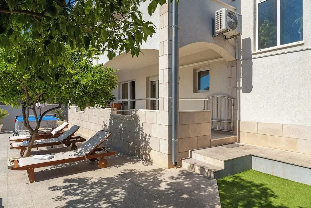 Sunshine Holiday Home