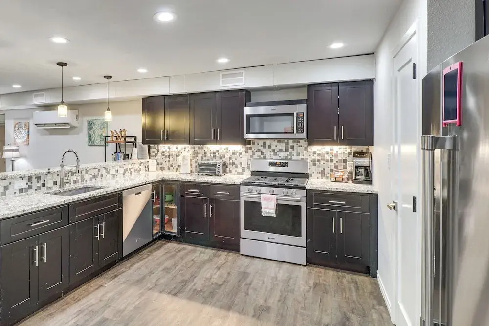 3 Mi to Dtwn Austin! Sleek Apt w/ Private Patio