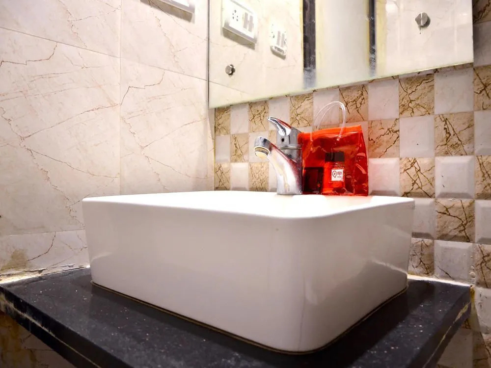 Oyo Capital O 11357 Hotel benz international