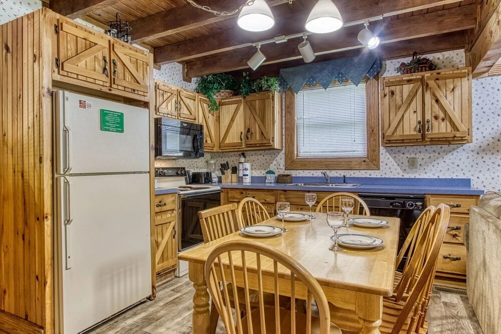 Er33 Ganma's Getaway Great Location, close To Town 4 Bedroom Cabin by RedAwning