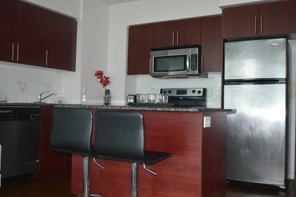 NEW Luxury Condo - Lake Shore View With Parking