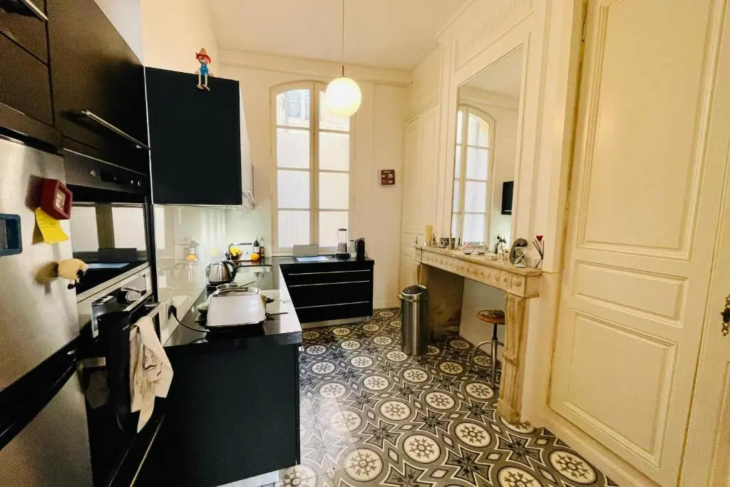 T4 apartment in the heart of old Bordeaux close to all amenities