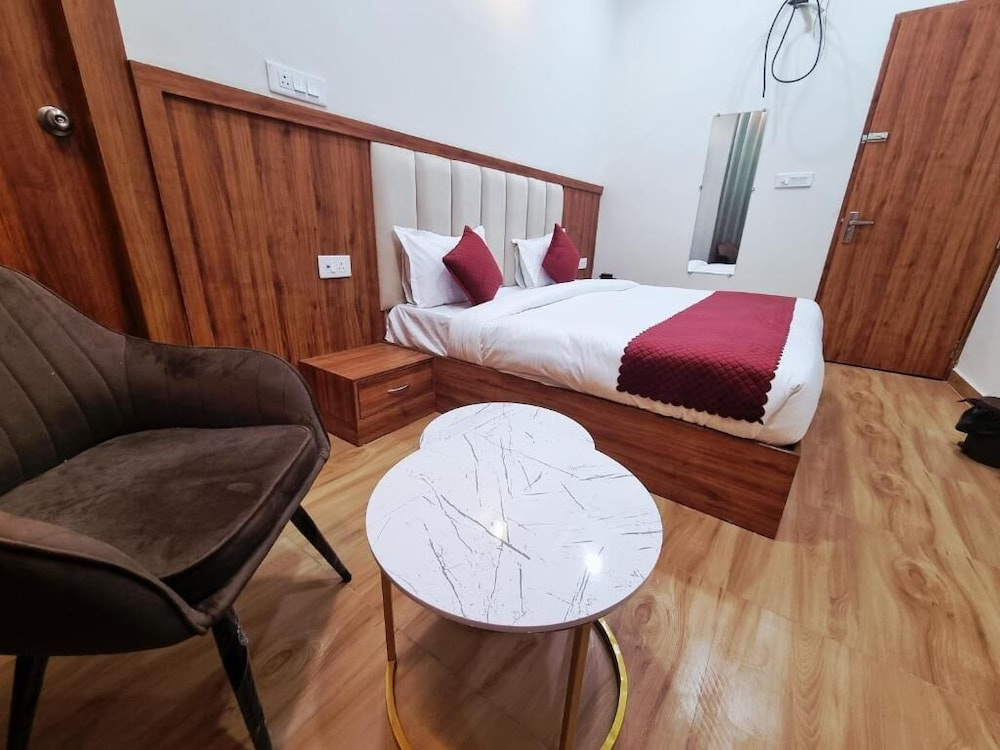 Om divine hotel