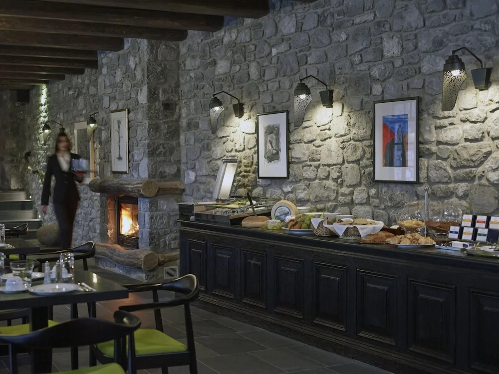 Art Mainalon Hotel