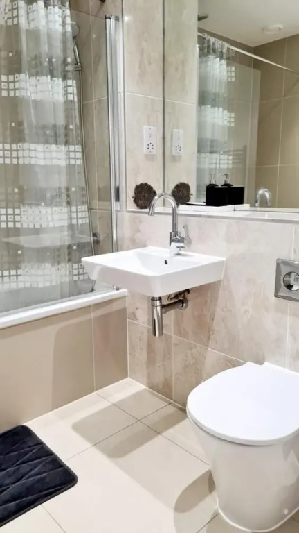 Inviting 4-bed Apartment in Dartford