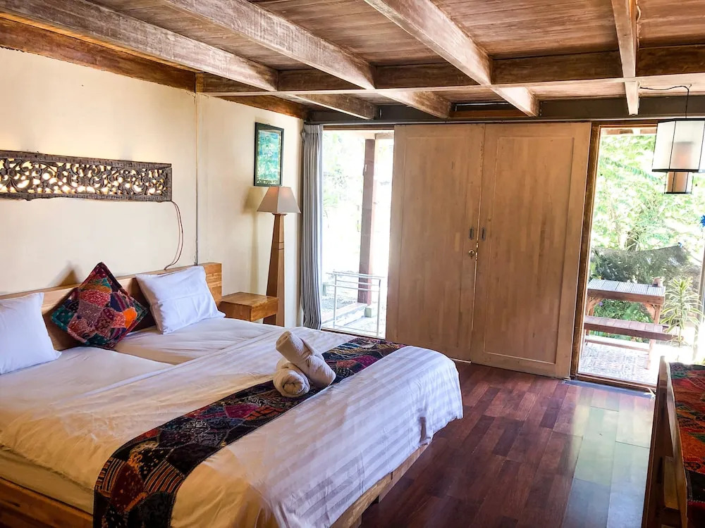 Tree House Lodge