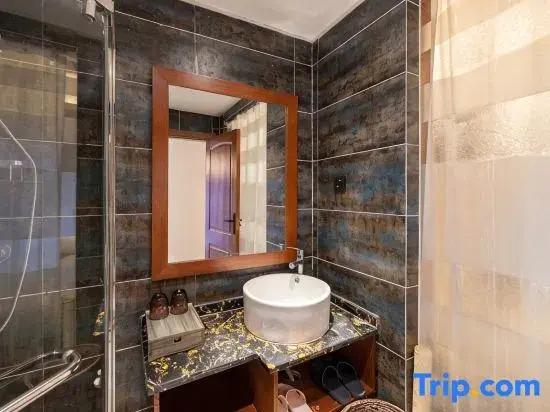Xipan Daughter's Home Inn (Zhangjiajie Eternal Love Store)
