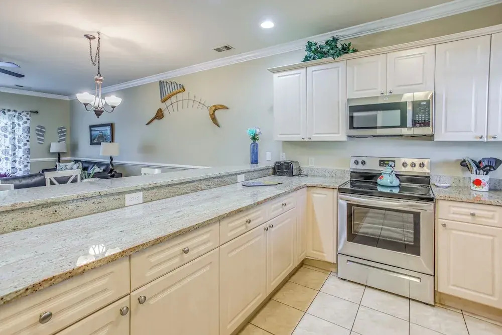Screened-in Patio: Myrtle Beach Golf Condo