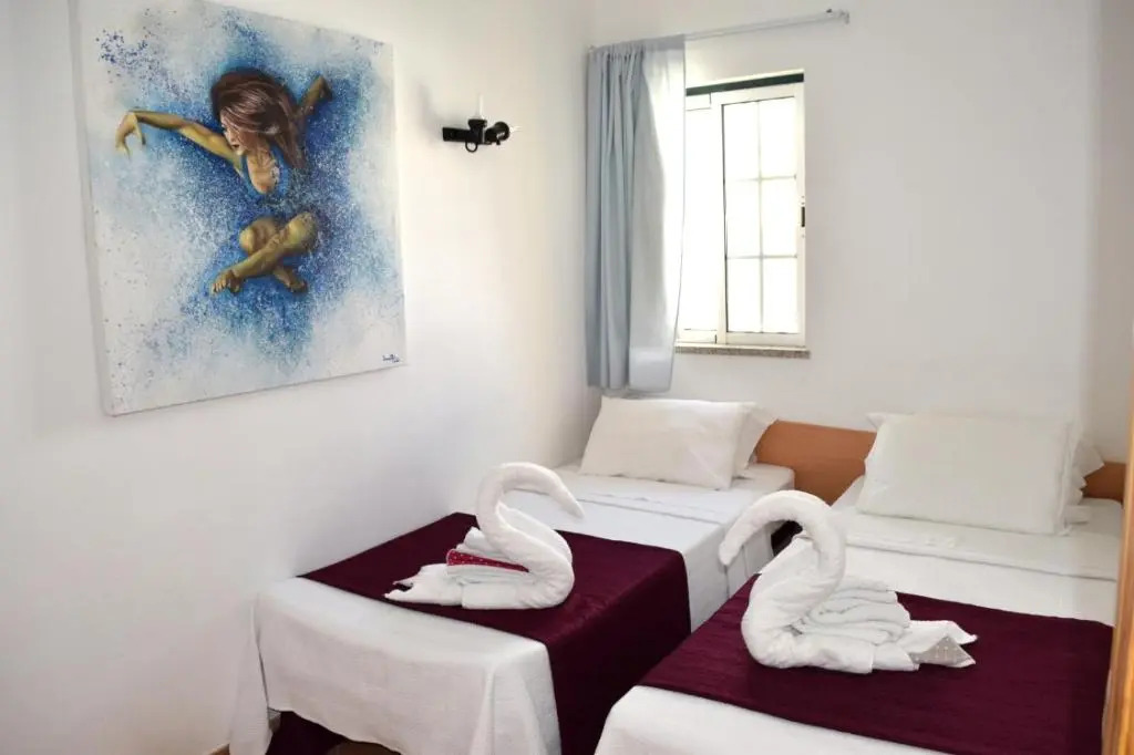 Townhouse 700m from Sao Rafael Beach