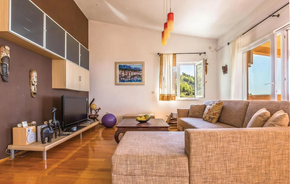 Beautiful Apartment in Makarska With 1 Bedrooms and Wifi