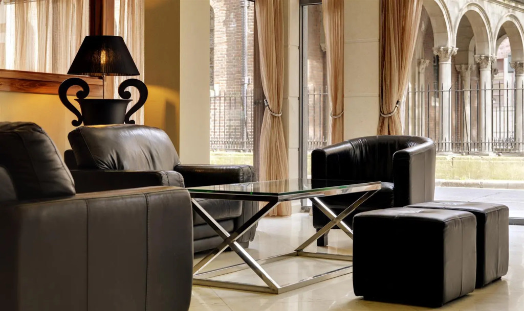 Academy Plaza Hotel