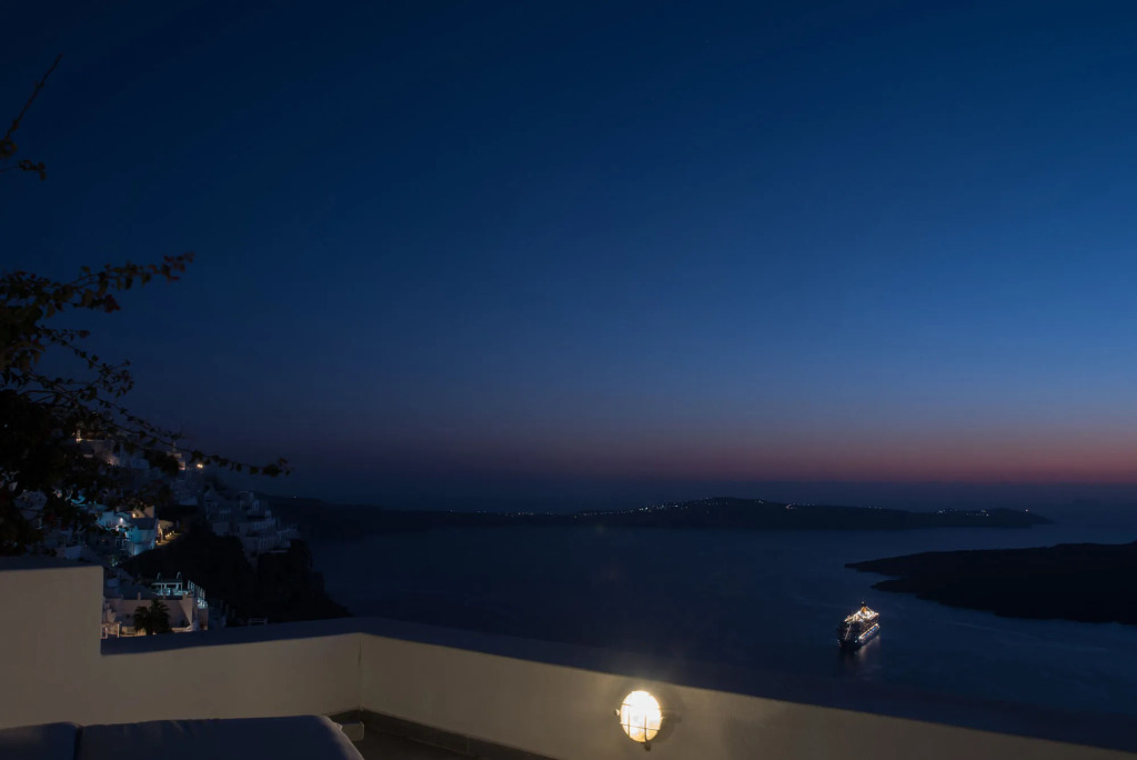Karpimo Horizon - Caldera Sunset View - Private Hot Tub - Firostefani