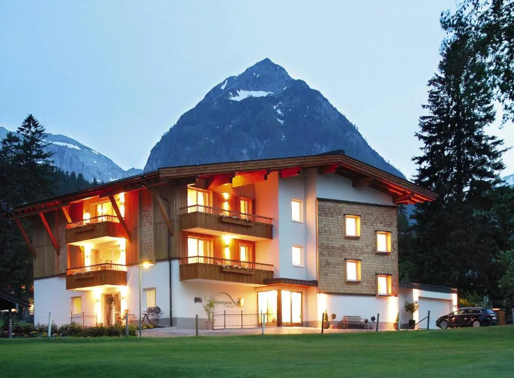 Alphaus Aparthotel