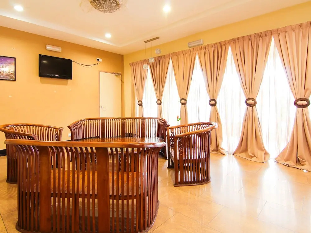 OYO 11343 Hotel Putra Iskandar