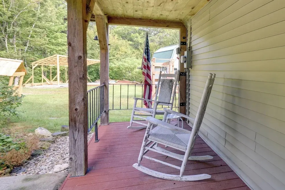 Meredith Home w/ Deck: 6 Mi to Lake Winnipesaukee!
