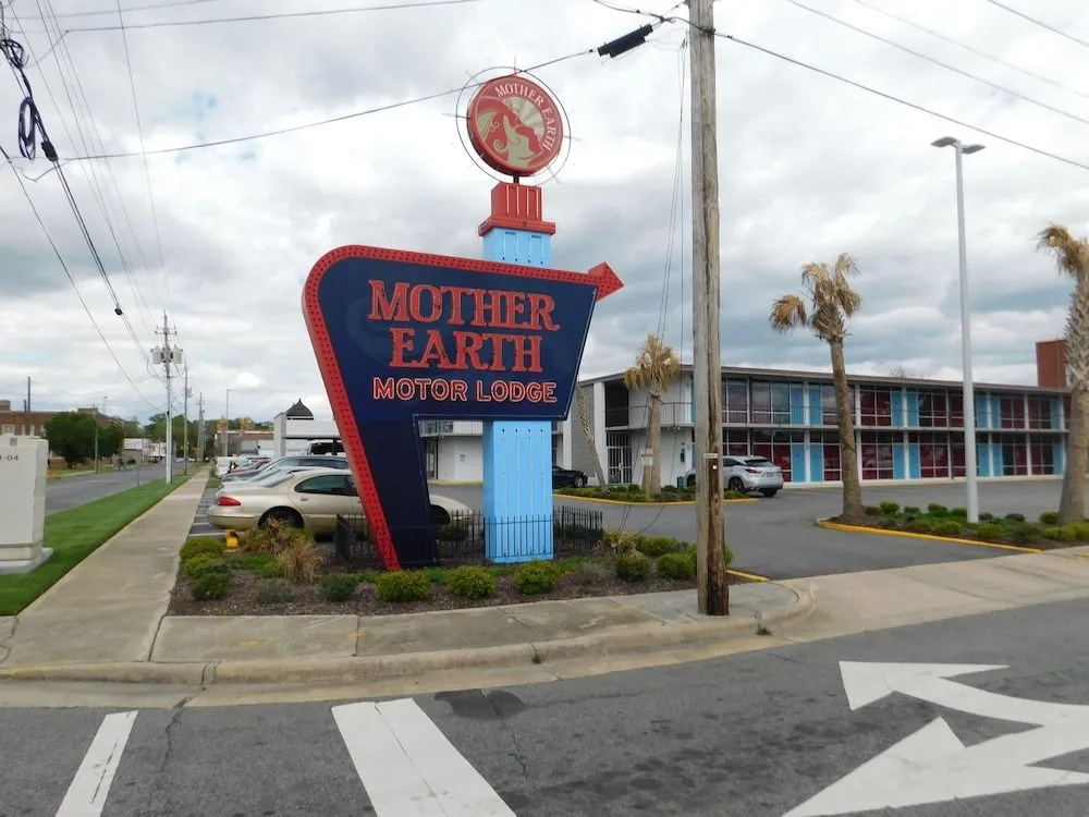Mother Earth Motor Lodge