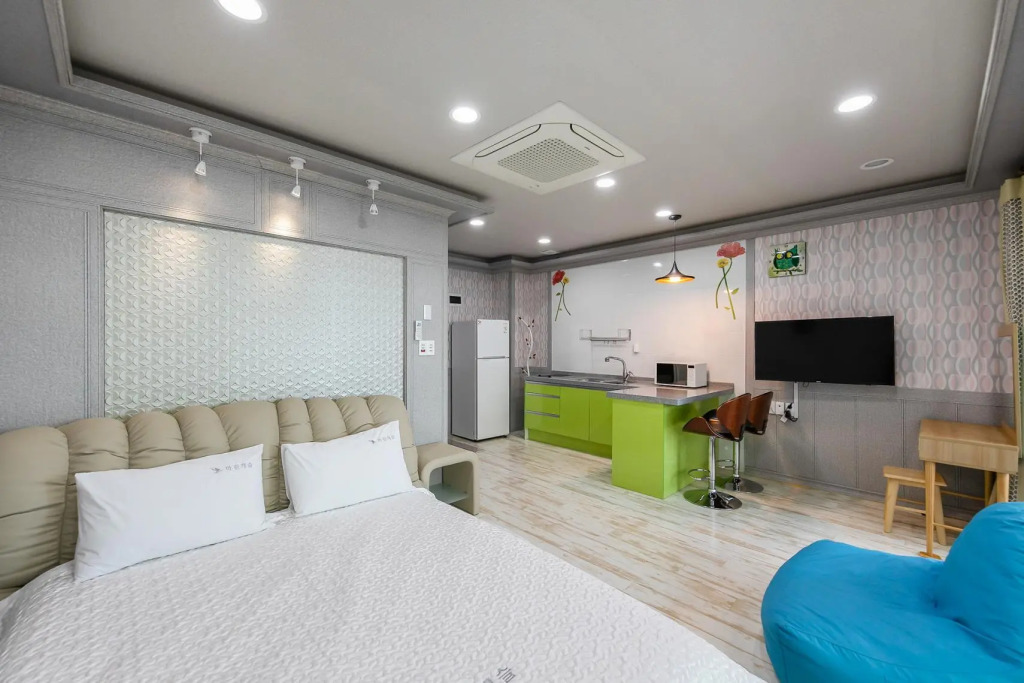 Geoje Marine Castle Spa Pension