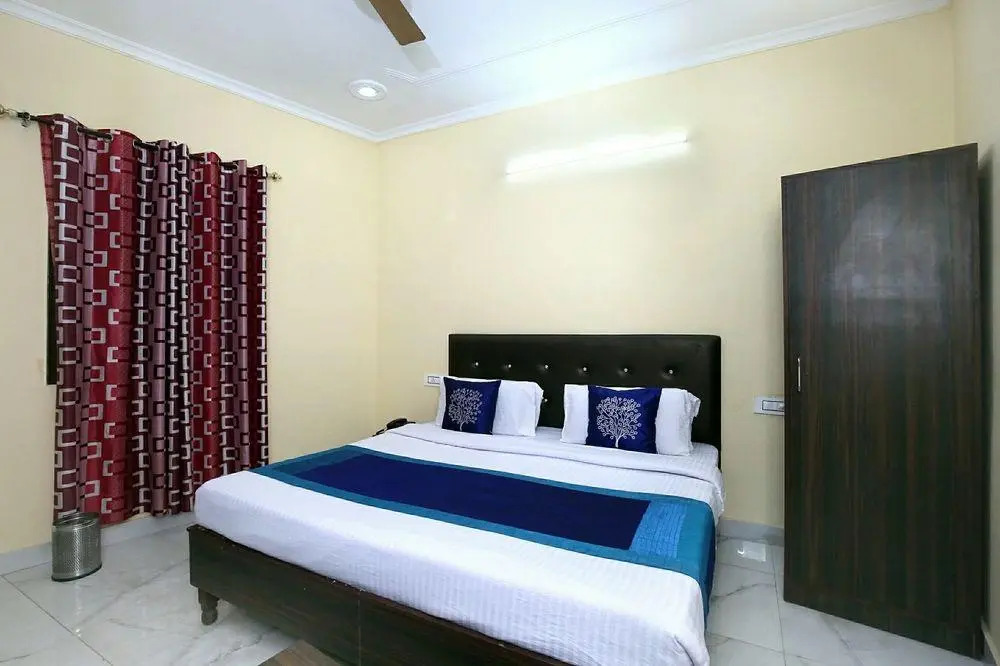 OYO 10261 Hotel Sunrise
