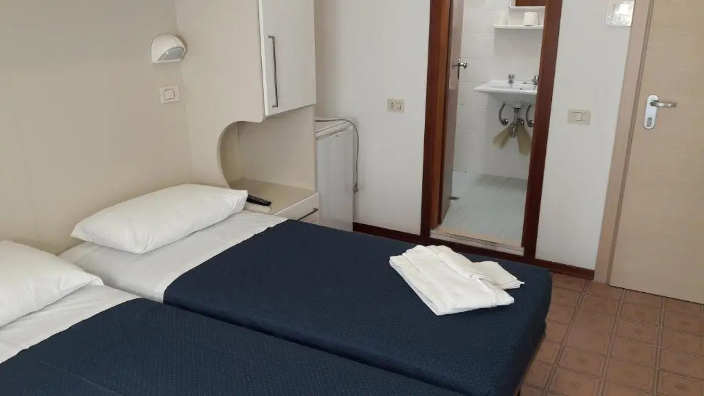 B&B - Meuble - Hotel " CORDIALE "