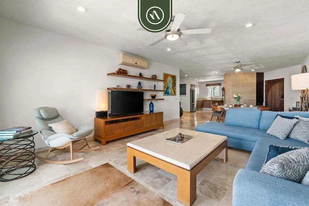 Stunning 2 BR Condo - Oceanview Terrace - Downtown