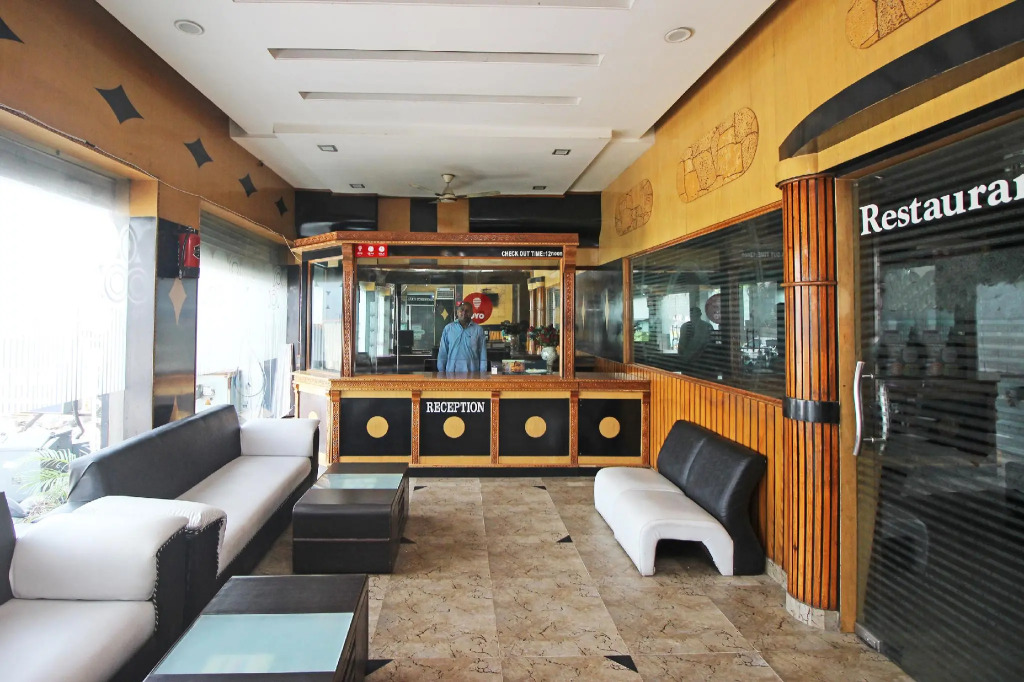OYO 9388 Yash Hotel