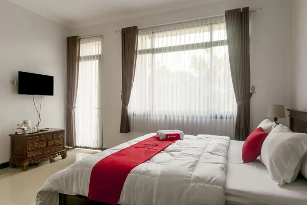 Roellie's Guest House by RedDoorz