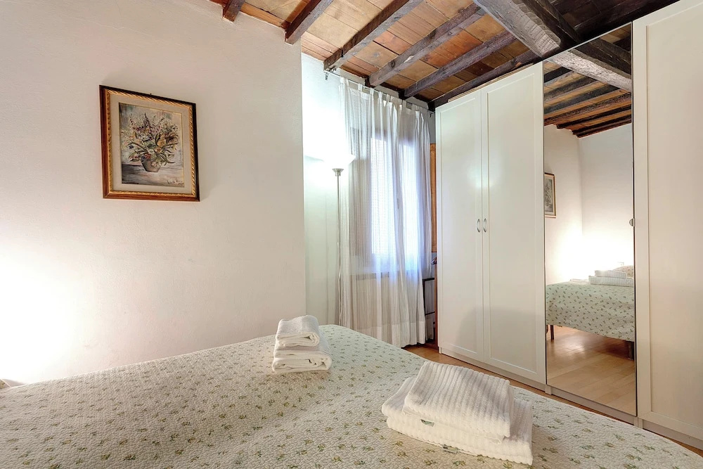 Bellismo Apartment for 4 People Santa Maria Novella Florence Center