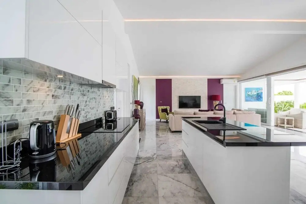 Luxury Modern 4 Bedroom Pool FH108