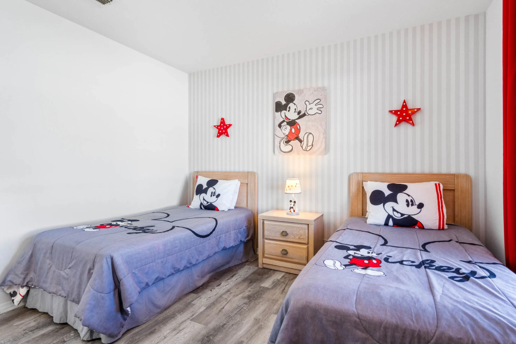 Mickey's Lakeside Villa: Relaxing, Spacious, & Fun, Kissimmee, US