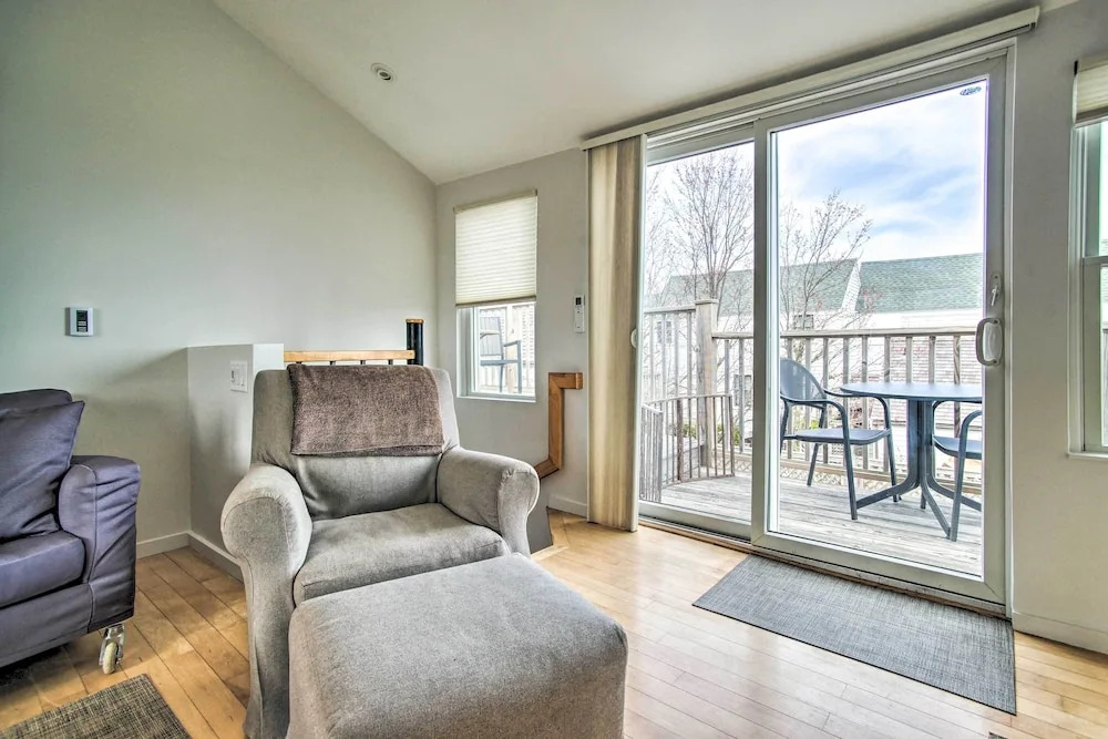Harbor Views + Private Deck: Waterfront P-town Apt