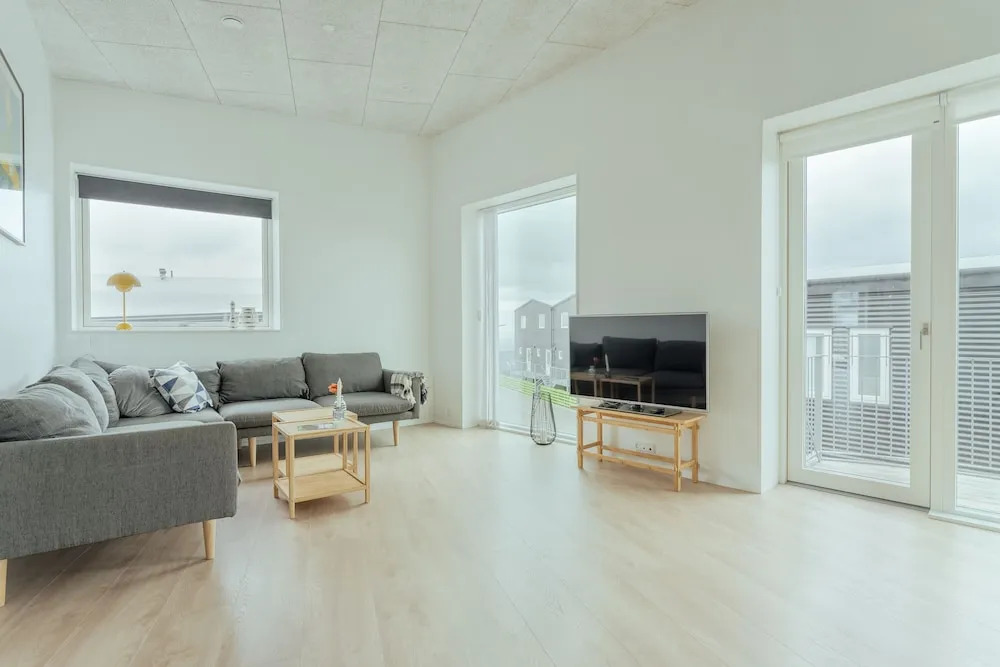 Delightful 2 Bedroom Apt | Balcony | Parking