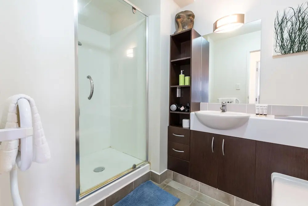 Cosy Two Bedroom in CBD with Pool