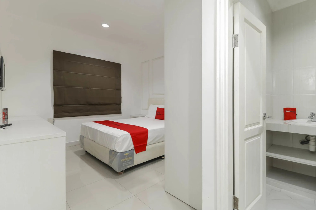 RedDoorz Plus @ Setiabudi Barat