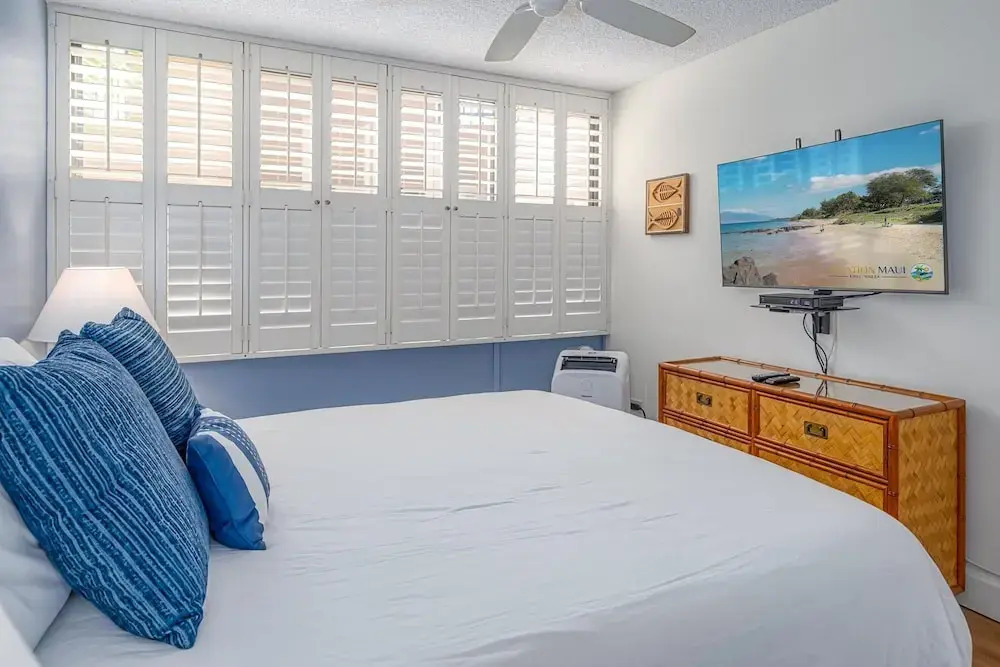 Kamaole Sands 6-303 - Courtyard and Ocean Views From Renovated 3rd Floor Condo