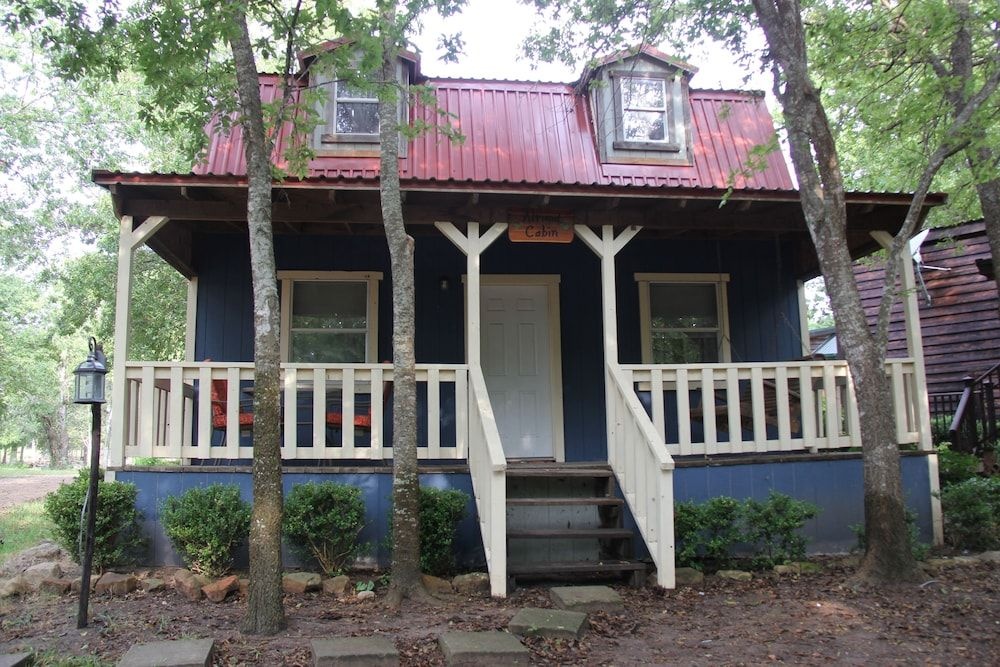 Mendelbaum Winery Guest Cabins