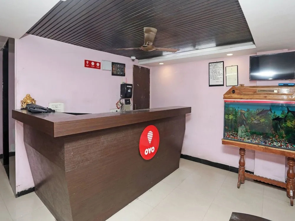 OYO 13392 Hotel Neeraj