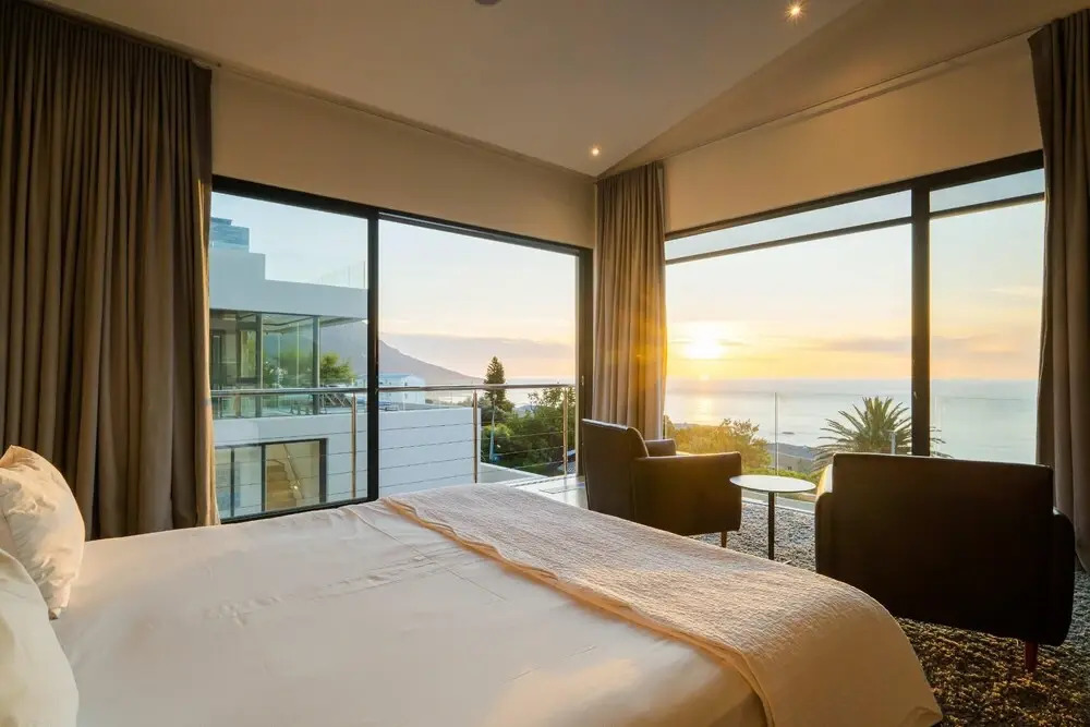 Spectacular Holiday Villa w Private Pool Gym Prima Views