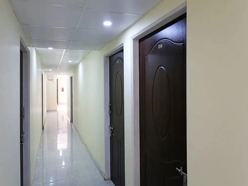 Hotel Mona Palace By OYO Rooms