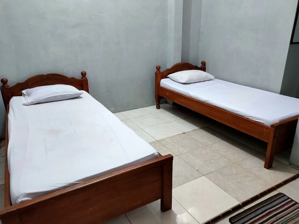 Hotel Keluarga Mekar Jaya Syariah Near UNS Solo