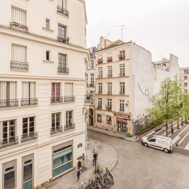 Sunny Dussoubs I Unique 1-br Loft in Montorgueil