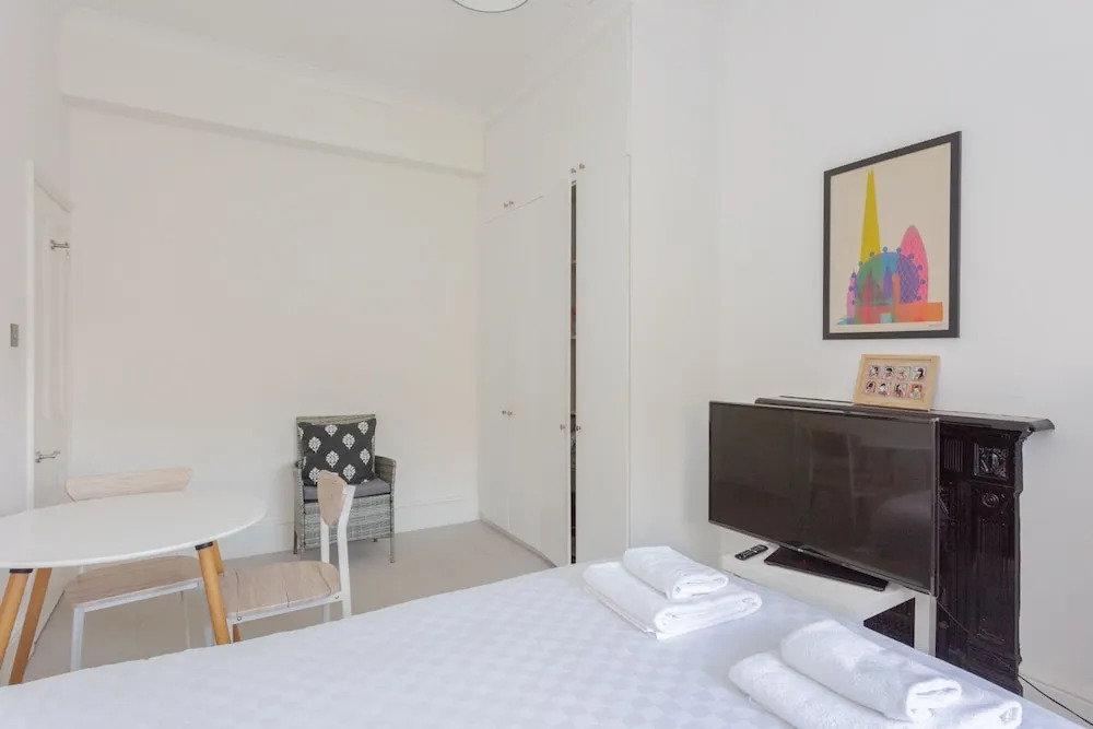 Newly Renovated 3 Bedroom Apartment in North West London