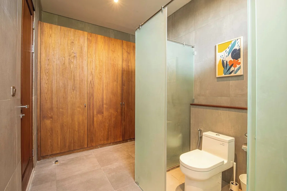 5-br Beach Villa in Canggu Overlooking Rice Fields