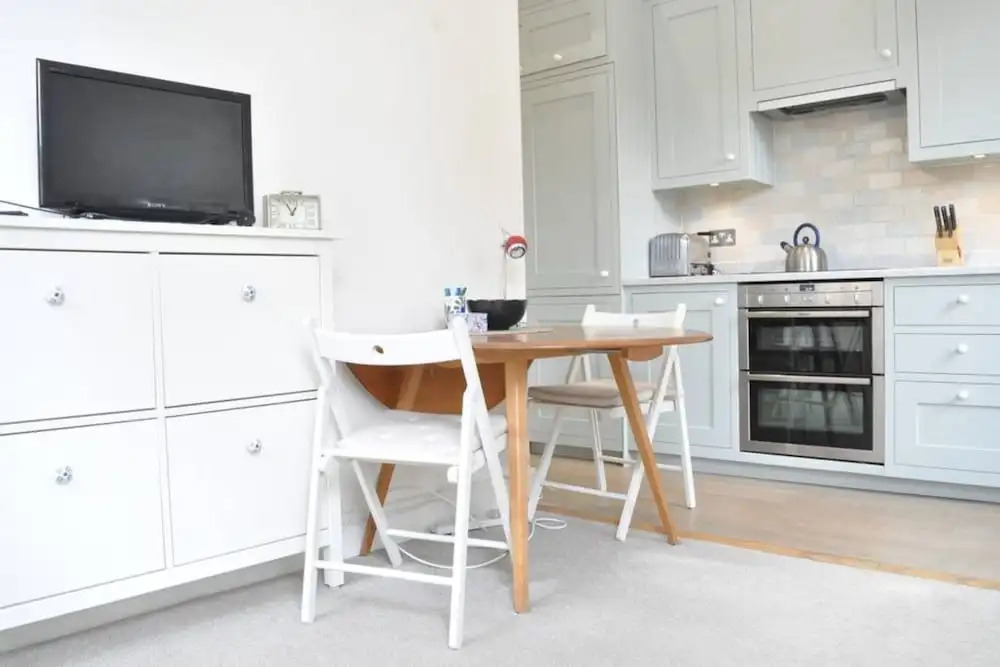 2 Bedroom Apartment With Terrace in Clapham