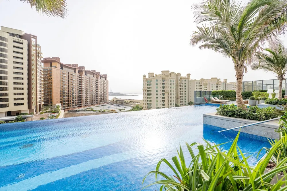 Ultra Luxury Palm Tower with Shared Hotel Facilities