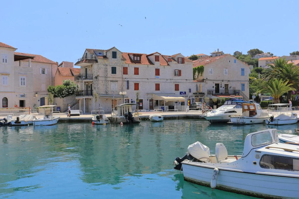 Apartments by the sea Trogir - 18953