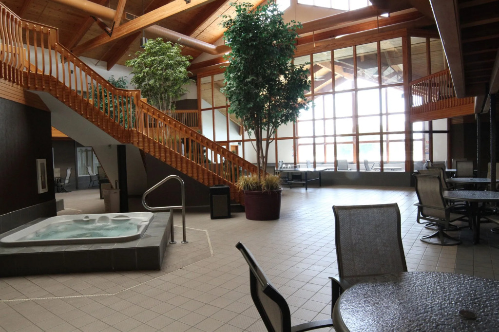 Cmon Inn & Suites Fargo