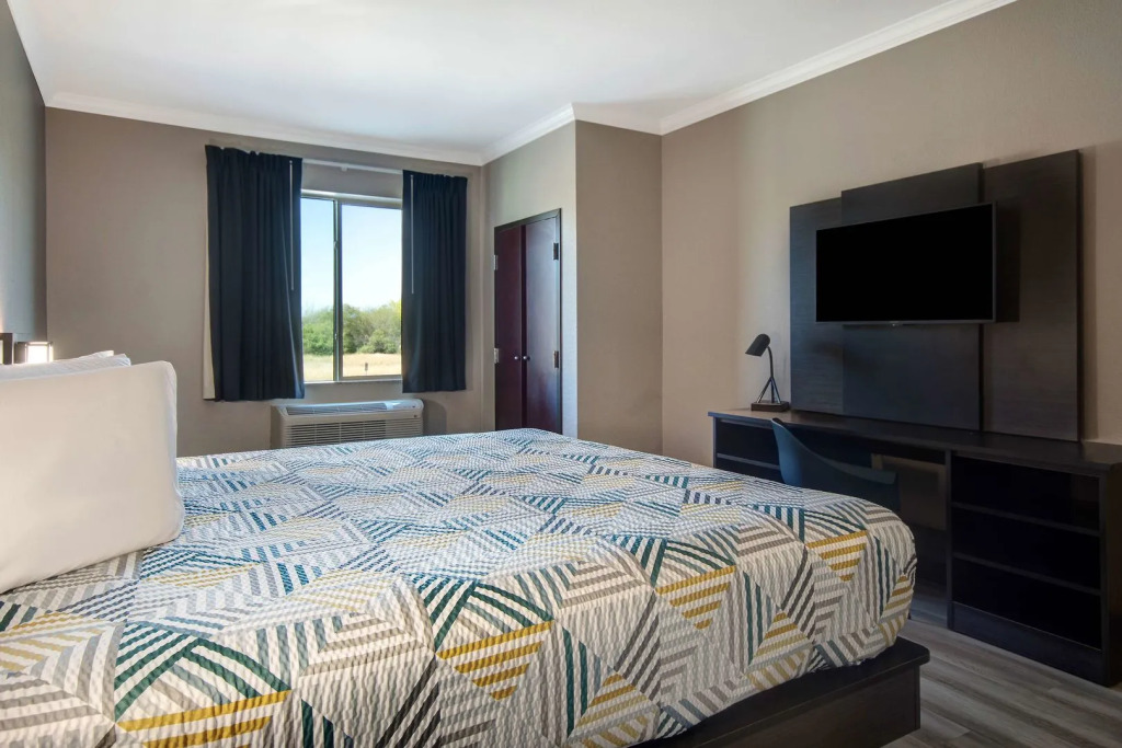 Motel 6 Fort Worth, TX – I-35 & I-20