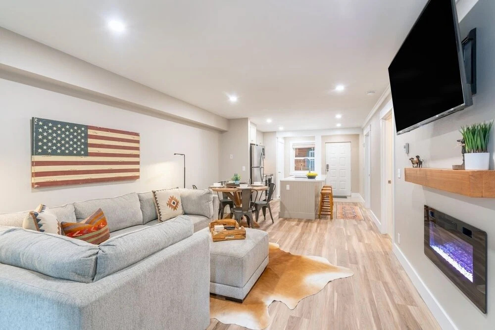 Perfect Location! King Bed, Full Kitchen, Walk To Gondola 2 Bedroom Condo by RedAwning